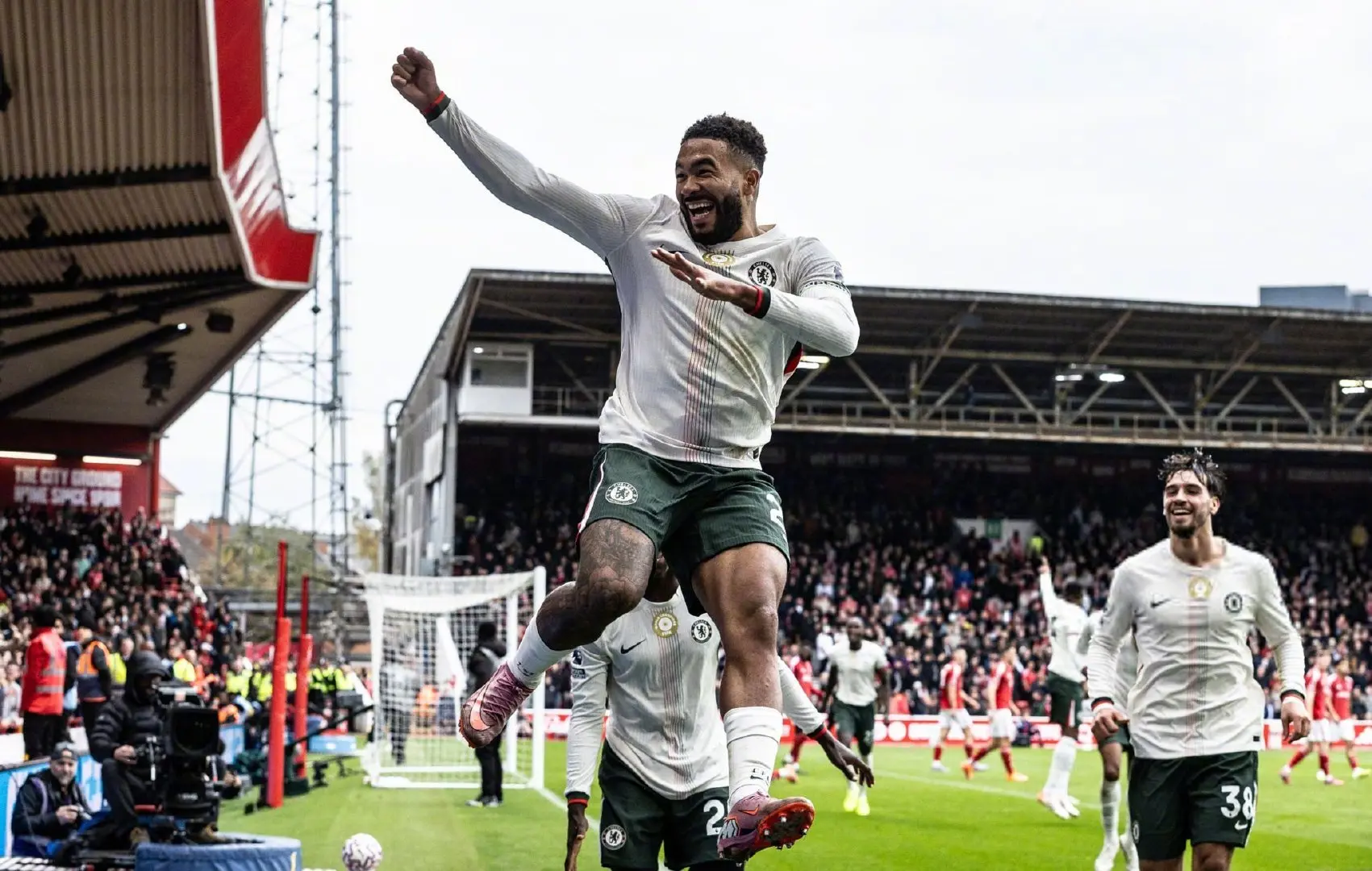 两支球队上 两支球队上